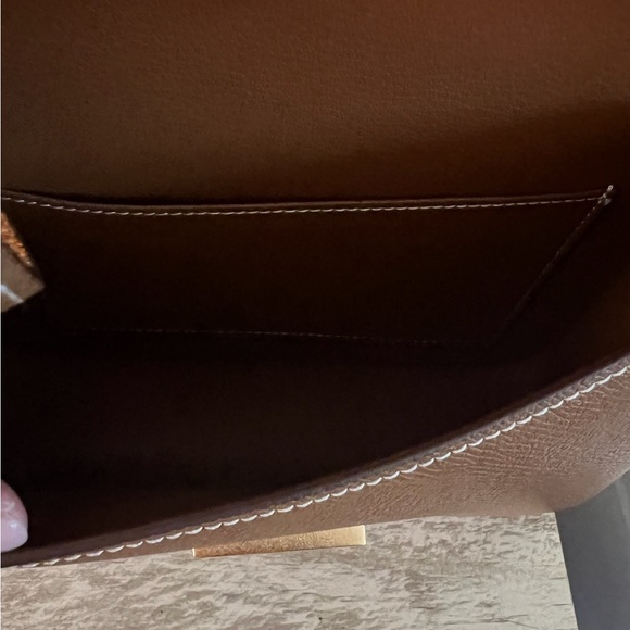 Elegant Brown Crossbody Bag with Gold Accent - Picture 8 of 12